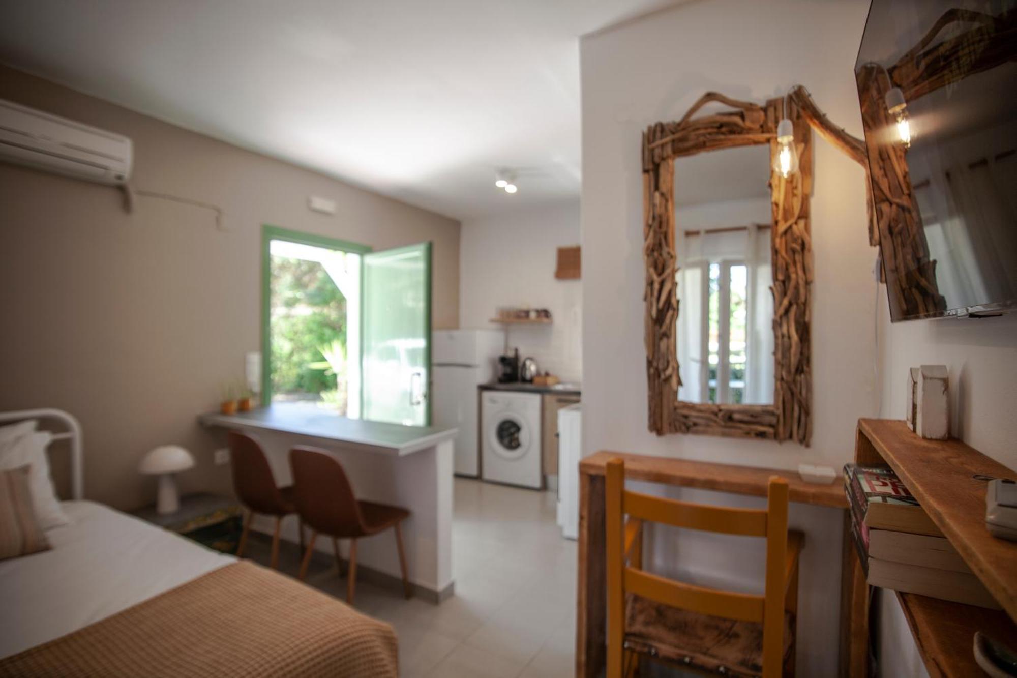 Lilou Apartment Kompítsion Екстериор снимка
